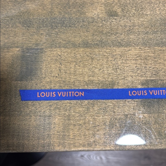 Louis Vuitton Box & Ribbon - Picture 10 of 11